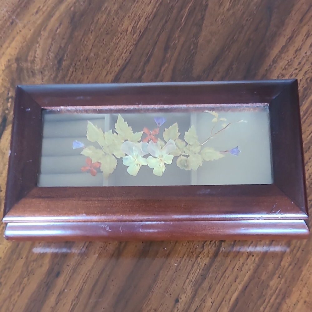 Flower Inlaid Bombay Wooden Jewelry Box with Floral Design Vintage (🛍6/$36)